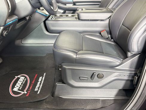 Used 2025 Ford Expedition Max Platinum AWD/4WD image 20