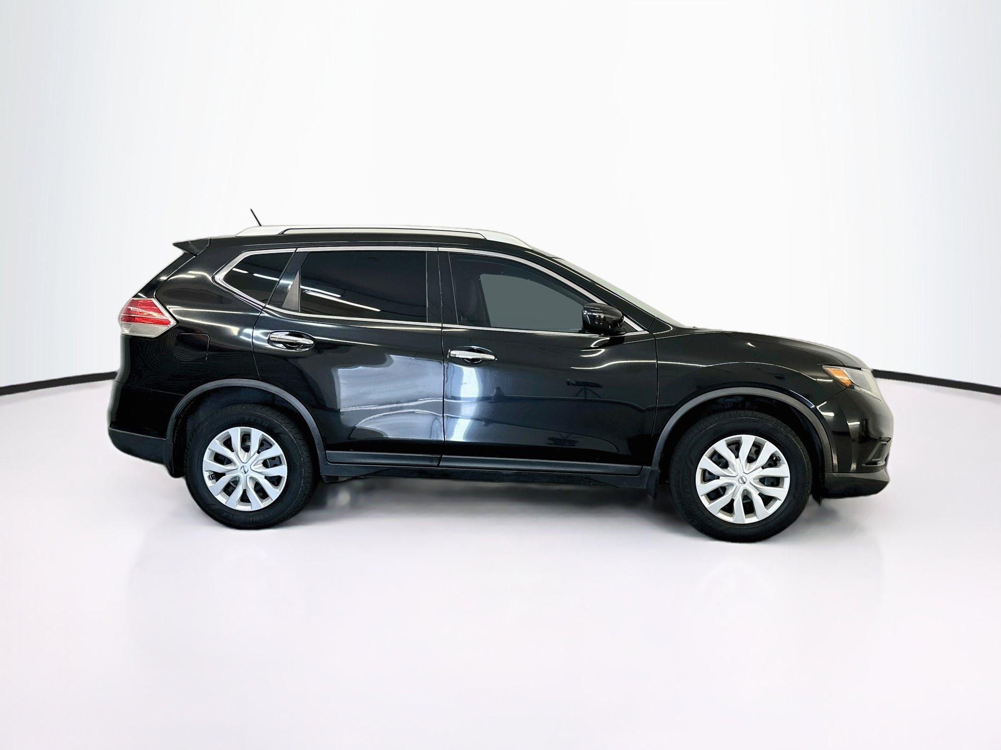 Used 2016 Nissan Rogue S w/ Appearance Package AWD/4WD image 10