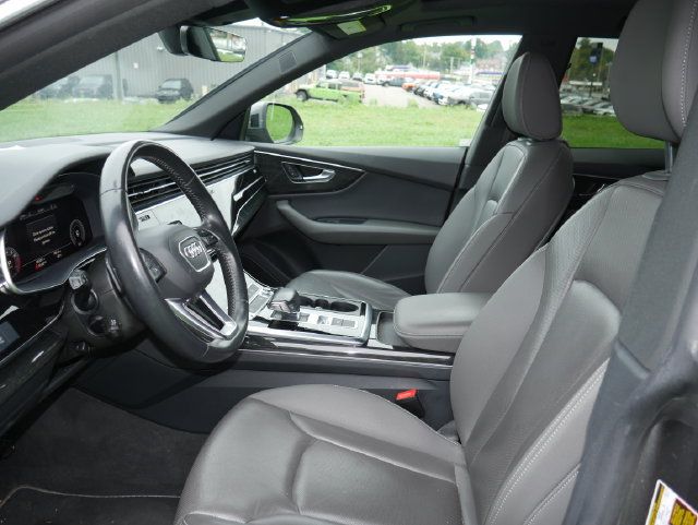 Used 2019 Audi Q8 Premium Plus w/ Premium Plus AWD/4WD image 3