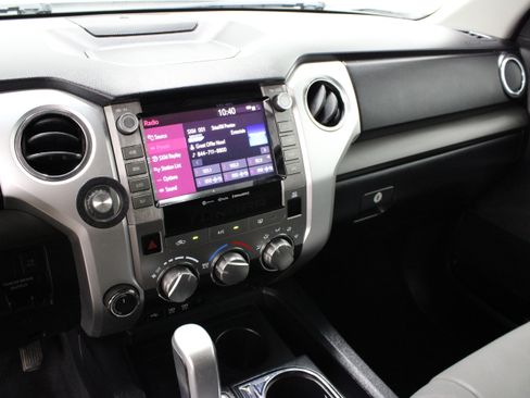 Used 2021 Toyota Tundra SR5 w/ SR5 Leather Package AWD/4WD image 17