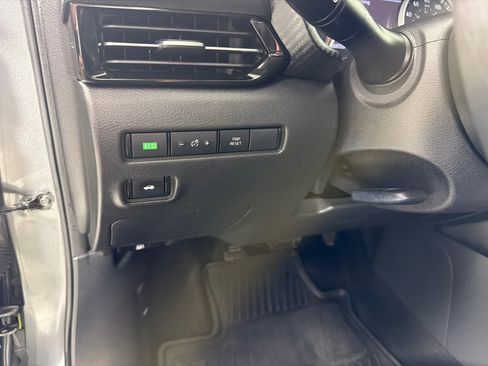Used 2022 Nissan Sentra SR w/ Electronics Package FWD image 9