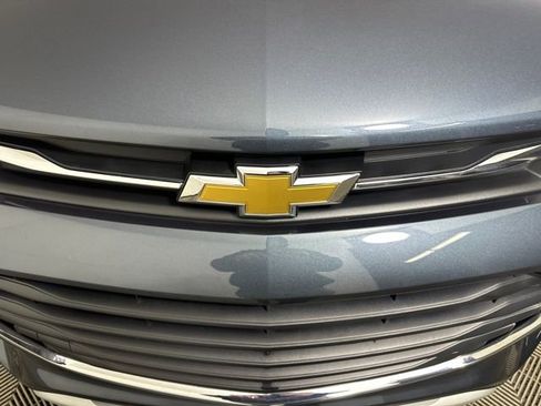 Used 2022 Chevrolet Trax LT w/ LT Convenience Package image 9