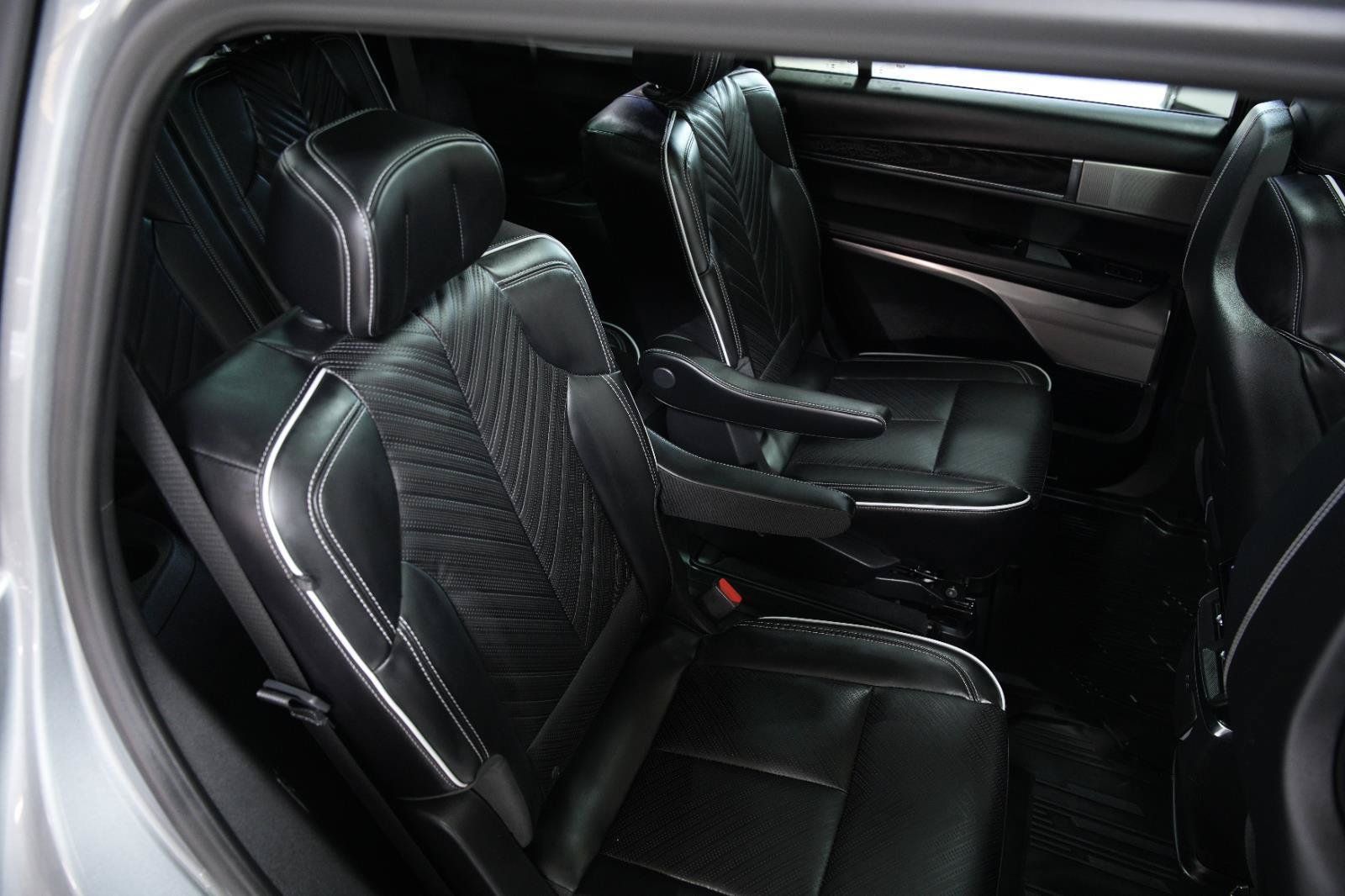 Used 2026 Cadillac Vistiq Platinum w/ LPO, Floor Liner Package AWD/4WD image 25