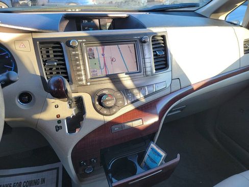 Used 2011 Toyota Sienna XLE w/ XLE Navigation Pkg FWD image 6