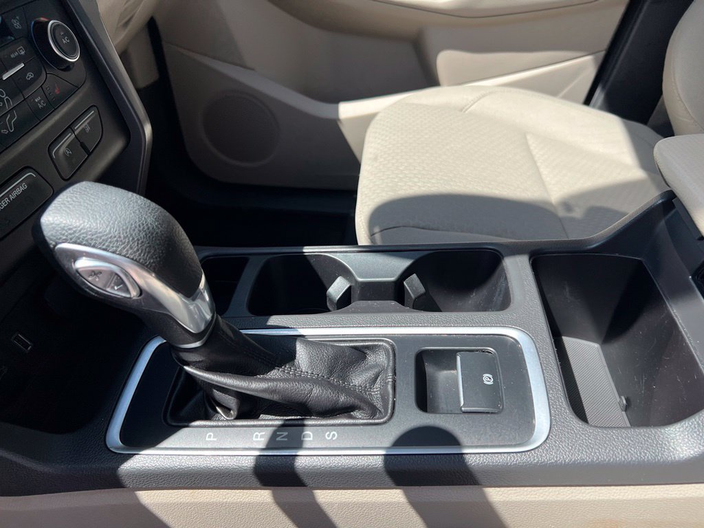 Used 2018 Ford Escape SE w/ Ford Safe & Smart Package FWD image 15
