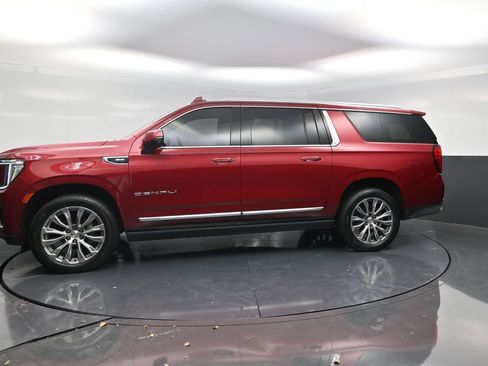 Used 2021 GMC Yukon XL Denali w/ Denali Premium Package image 3