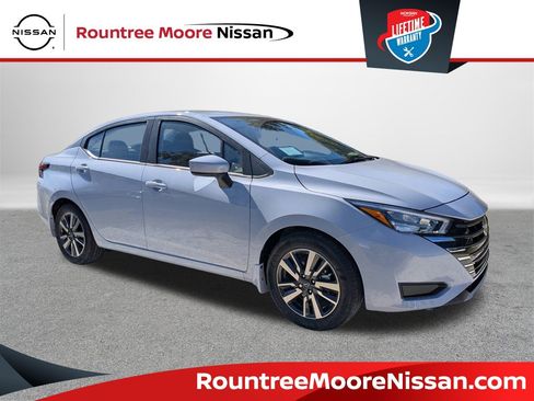 New 2025 Nissan Versa SV w/ Trunk Package image 1