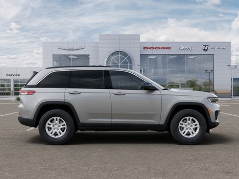 New 2025 Jeep Grand Cherokee Laredo w/ Luxury Tech Group I AWD/4WD image 36