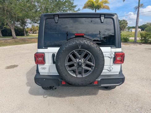 Used 2025 Jeep Wrangler Unlimited Sport AWD/4WD image 6