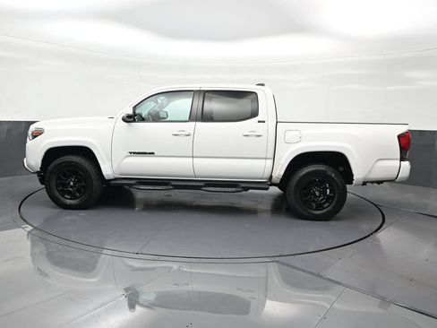 Used 2022 Toyota Tacoma SR5 RWD image 2