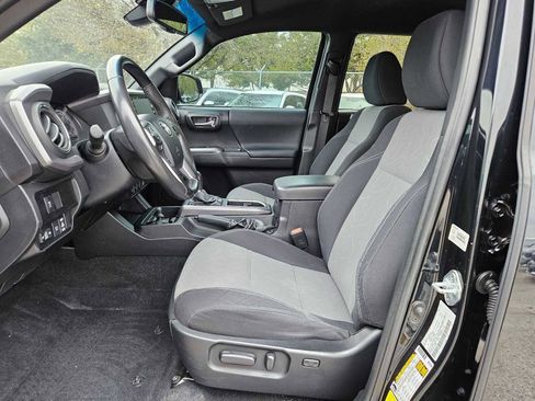 Used 2022 Toyota Tacoma TRD Sport image 16