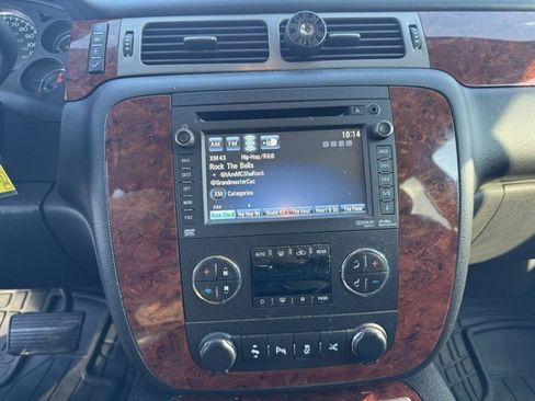 Used 2013 Chevrolet Suburban LTZ image 16