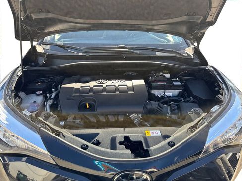 Used 2022 Toyota C-HR XLE image 11