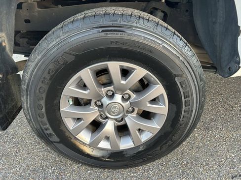 Used 2017 Toyota Tacoma SR5 image 11