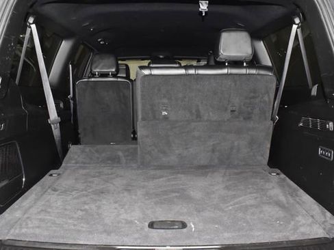 Certified 2024 Jeep Wagoneer L Series II w/ Flexible Seating Group image 33