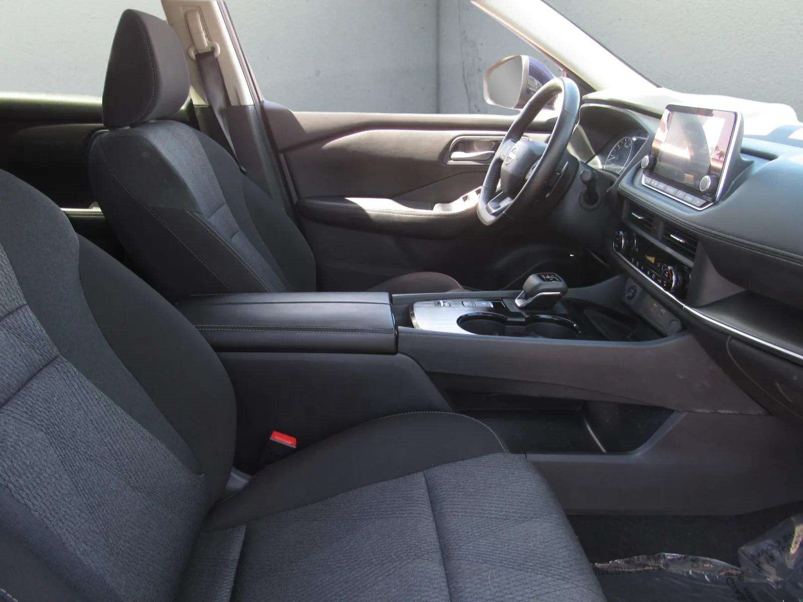 Used 2025 Nissan Rogue SV FWD image 8