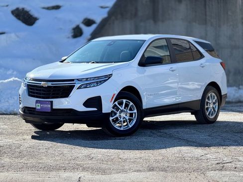 Used 2022 Chevrolet Equinox LS w/ LS Convenience Package image 1