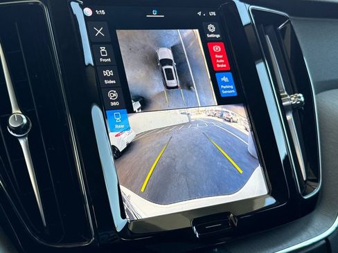 Certified 2025 Volvo XC60 B5 Plus AWD/4WD image 19