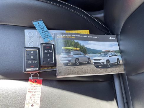 Used 2023 Jeep Grand Cherokee Limited image 26