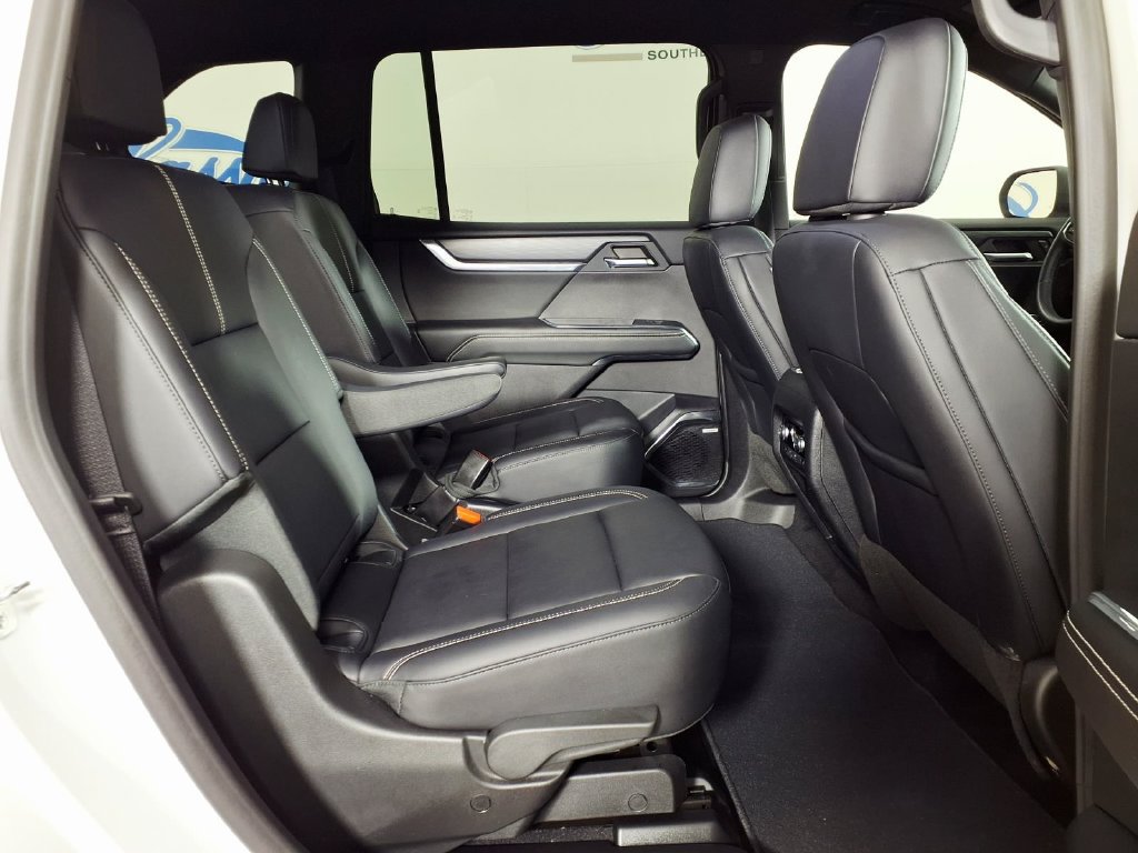 Used 2024 GMC Acadia Elevation w/ Luxury Package FWD image 11