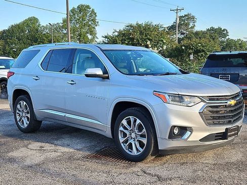 Used 2021 Chevrolet Traverse Premier FWD image 3
