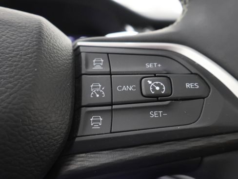 Used 2023 Jeep Grand Cherokee Altitude AWD/4WD image 15