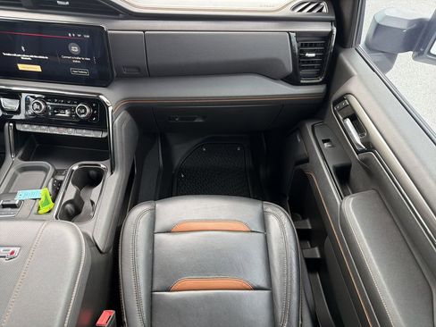 Used 2024 GMC Sierra 2500 AT4 w/ AT4 Premium Plus Package image 17