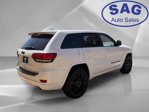 Used 2022 Jeep Grand Cherokee Laredo X AWD/4WD image 3