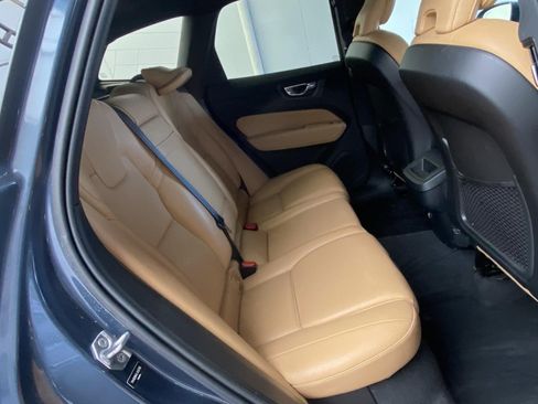 Used 2020 Volvo XC60 T5 Momentum AWD/4WD image 12