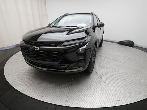 Used 2025 Chevrolet Trax ACTIV w/ Sunroof Package FWD image 12
