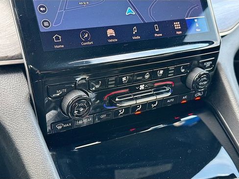 Used 2024 Jeep Grand Cherokee L Limited w/ Luxury Tech Group II image 16