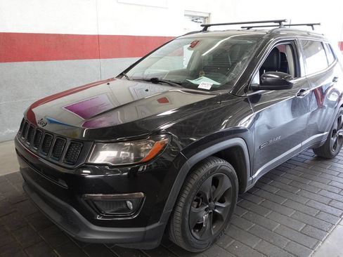 Used 2019 Jeep Compass Latitude FWD image 2