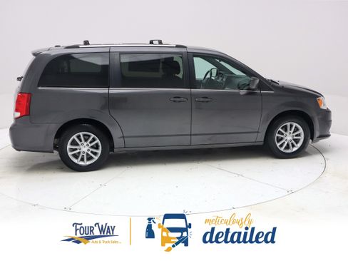 Used 2020 Dodge Grand Caravan SXT FWD image 2