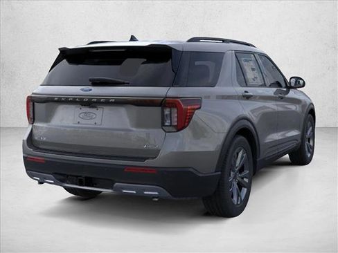 New 2026 Ford Explorer Active AWD/4WD image 8