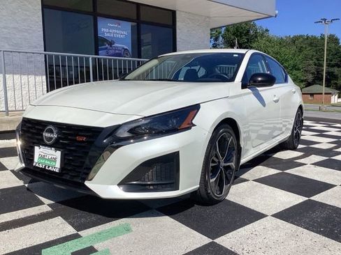 Used 2025 Nissan Altima 2.5 SR FWD image 1