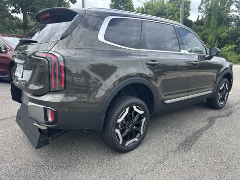 Used 2025 Kia Telluride EX w/ EX Captain's Chair Package FWD image 14