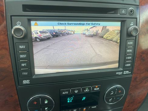 Used 2011 Chevrolet Suburban LT AWD/4WD image 19