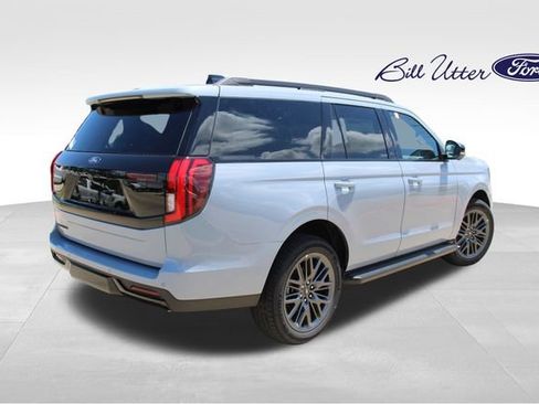 New 2026 Ford Expedition Platinum AWD/4WD image 3