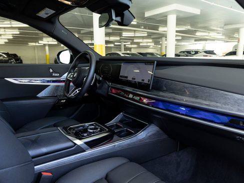 Used 2025 BMW 740i RWD image 29