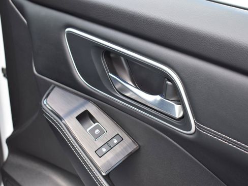 Used 2025 Nissan Rogue Platinum w/ Platinum Premium Package FWD image 68