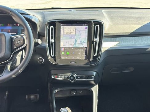 Certified 2026 Volvo XC40 B5 Plus AWD/4WD image 6