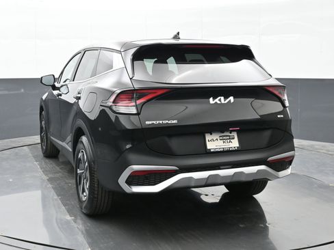 Used 2025 Kia Sportage LX image 7