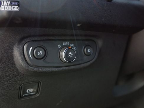 Used 2024 GMC Terrain SLT image 21