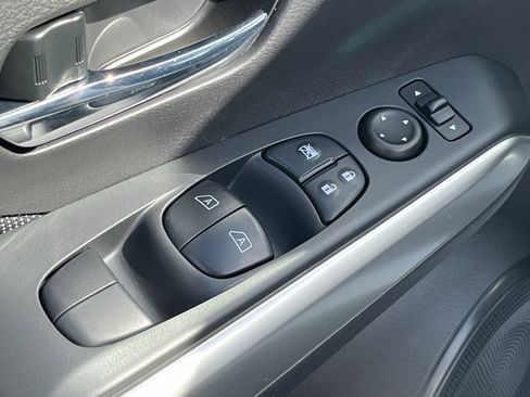 Used 2020 Nissan Kicks SV image 18