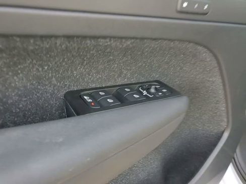 Used 2021 Volvo XC40 P8 Recharge w/ Advanced Package image 13