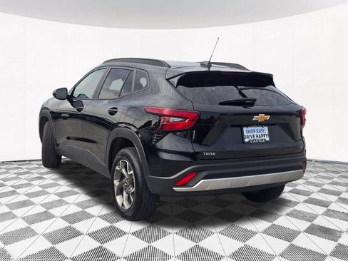 Used 2025 Chevrolet Trax LT FWD image 20
