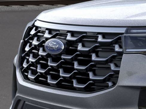 New 2026 Ford Explorer Platinum w/ LUX Leather Package image 17