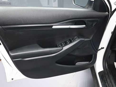 Certified 2025 Kia Seltos LX image 10