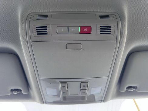 Used 2022 Volkswagen Taos SE image 31