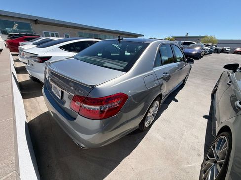 Used 2011 Mercedes-Benz E 350 BlueTEC Sedan image 4
